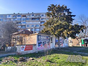 ЕРА МАКС продава жилищен и търговски имот на оживена улица