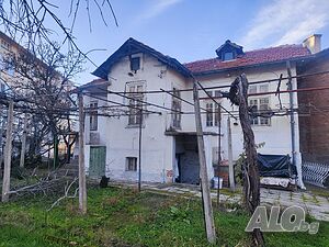 Продава Къща с гараж зад Зъболекарска поликлиника