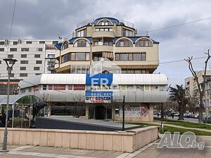 ЕРА МАКС продава магазин в ТОП център
