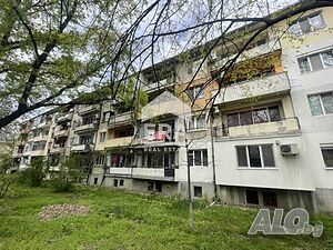 Просторен двустаен апартамент, кв. Захарна фабрика, гр. Пловдив