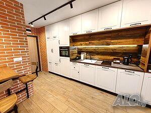 Продава се дизайнерски обзаведено студио