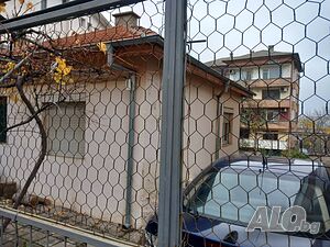 къща с парцел в кв. Овчарски срещу обезщетение