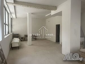 Предлагаме Ви склад под наем в район Лятно кино Тракия, гр Варна.