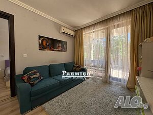 Апартамент с четири стаи и собствен парцел в Свети Влас