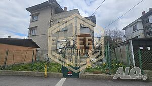 Многофункционален имот, съчетаващ къща с дворно място, гараж и търговско помещение в Широк център, Р..