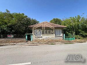 Къща с просторен двор в с. Караманово, община Ценово