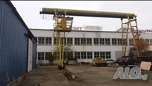 Хале до Панаира с телферен кран, офиси и голям двор