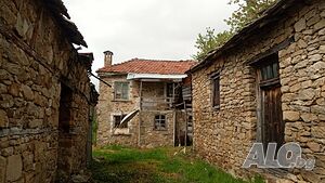 Родопска селска къща с двор