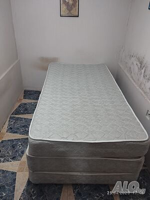 Продавам легла с матраци