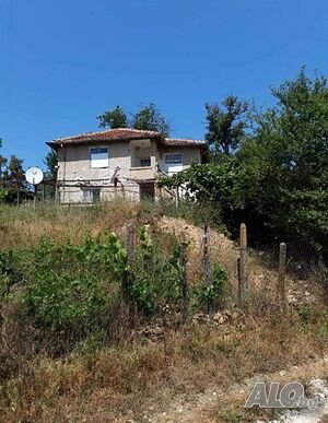 🏡 Просторен имот с планинска панорама в с. Стоилово - тишина, уют и природа