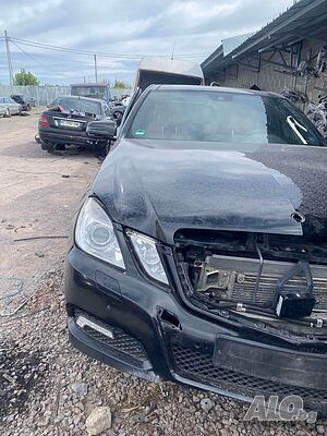 Mercedes-Benz E500 *на части*