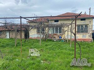 УПИ с къща за продажба в с. Петрово