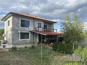 Двуетажна къща за продажба в с. Голямо Асеново