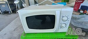 Продавам микровълнова фурна Candy CMW 1770 M