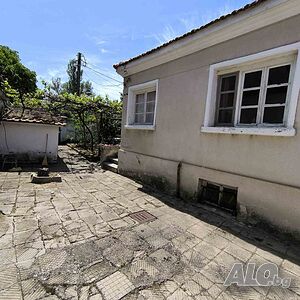 Продавам къща в Широк Център Едноетажна къща 149 кв.м РЗП 304 кв.м двор | Къщи, Вили | Комлука Сливен
