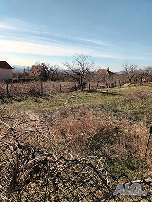 Парцел в близост до асфалтов път