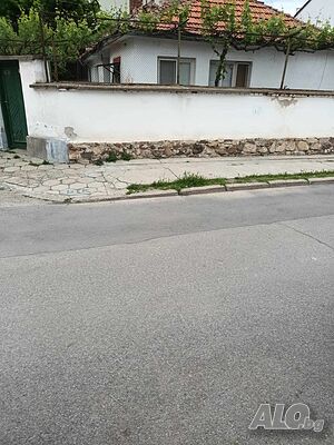 Къща в Центъра Едноетажна къща 90 кв.м РЗП 233 кв.м двор | Къщи, Вили | Център Сливен