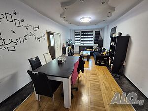 Просторен тристаен апартамент за продажба