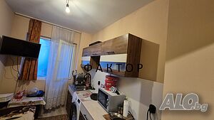 Тристаен апартамент в К. Париж