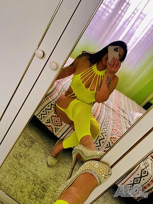 Hot girl for sex you can connect iva whatsApp
