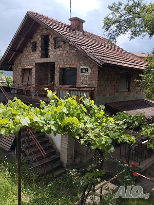 Продава се от собственик - масивна къща в Гр. Своге, кв. джиджовица