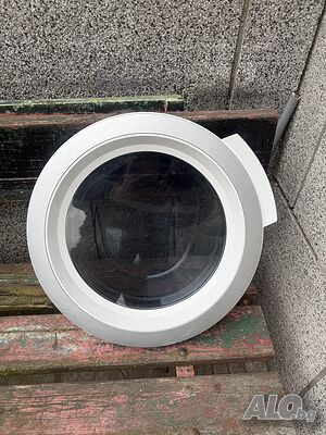 Продавам перфектен люк (вратичка) за пералня + сушилня Electrolux