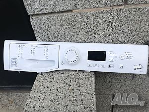 Продавам отлична управляваща и горна платка за пералня Аристон 7 кг на части