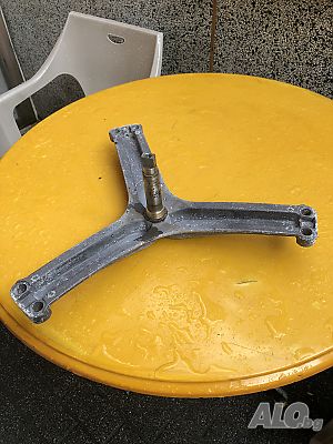 Продавам отлично лагерно тяло (кръстачка) с барабана за пералня ARISTON & INDESIT 7kg