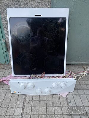 Продавам перфектен керамичен плот с 4 бр. котлони за готварска печка Gorenje (Горене) мод. EC 772W