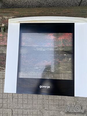 Продавам отлично запазено предно стъкло с дръжката за готварска печка Gorenje (Горене)