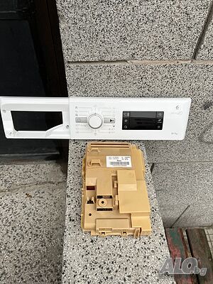 Продавам отлична управляваща и горна платка за пералня + сушилня Whirlpool FWDG97168WS EU