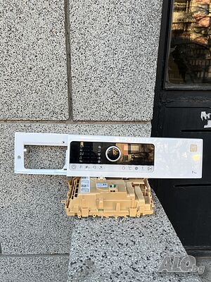 Продавам перфектно работеща управляваща платка и горна платка за пералня Whirlpool 6-th sense 7kg
