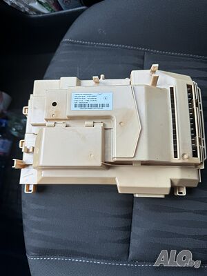 Продавам перфектна управляваща и горна платка с предният панел за пералня- Hotpoint-Ariston