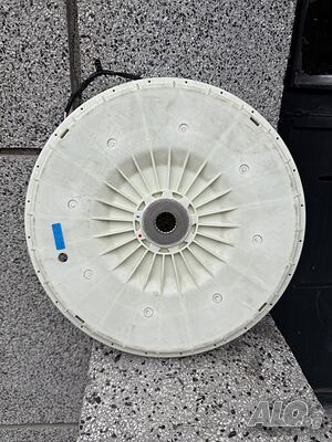 Продавам перфектен двигател дирек драйф (Direct drive) за пералня Whirlpool - Bauknecht 8 кг