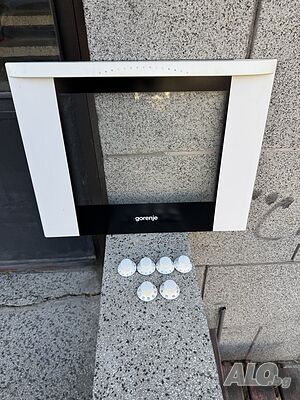 Продавам отлично предно стъкло и врътки за ключовете за готварска печка Gorenje (Горене)