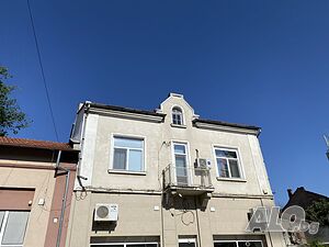 Продажба самостоятелен етаж от къща, гр. Русе, Топ център