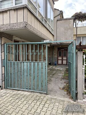 Къща на тиха уличка в Стария град