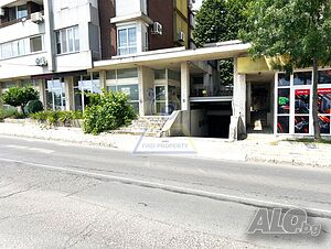Големи паркоместа, с директен подход от главен път, с автоматична врата