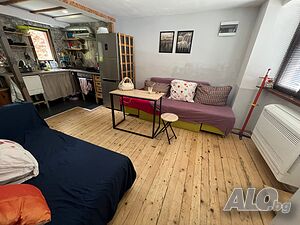 Къща с паркомясто в центъра