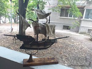 Стар голям дървен кораб Santa Maria с кожени платна