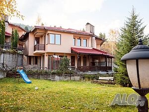 Двуетажна къща в к-с”Родопски къщи”