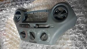 Toyota Yaris - табло климатик