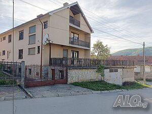 Къща за продажба