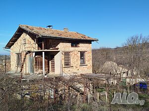 Двуетажна къща тип вила, Шуменска област