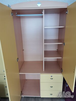 Гардероб за детска стая на фирма Чилек