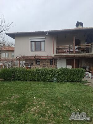 Продавам къща с двор и гараж в с. Беляковец