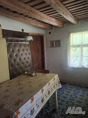 Продавам къща на два етажа в с. Дрента