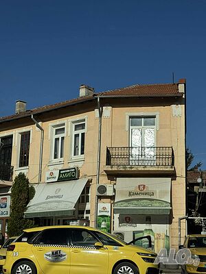 Продава двуетажна сграда в центъра на Горна Оряховица