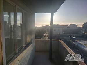 Продава етаж от къща