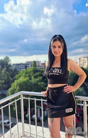 Анелия Реална съм